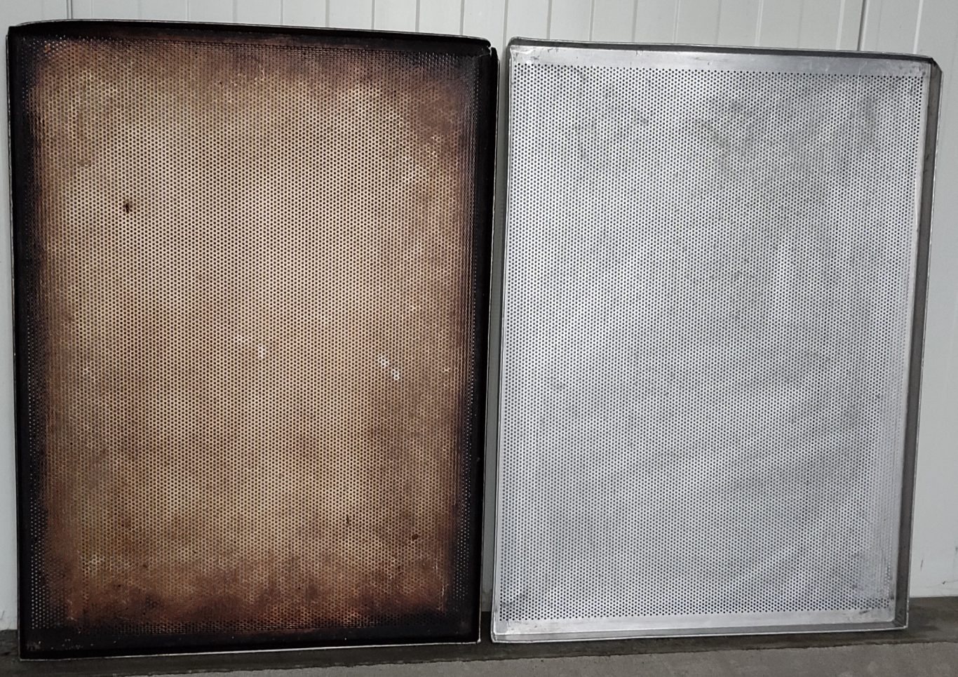 Bleche vor und nach der Reinigung